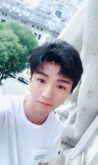 娱乐圈吃瓜王俊凯是谁,揭秘王俊凯的神秘吃瓜事迹